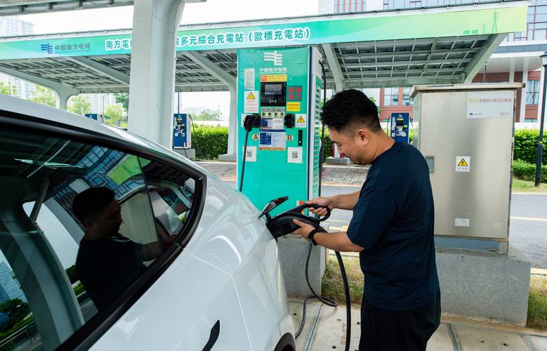 新能源汽车充电技术：超快充 10 分钟续航 400 公里​