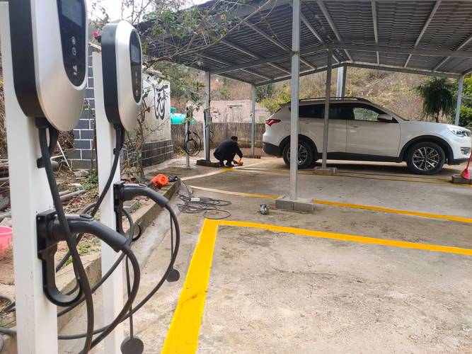 新能源汽车充电便利性：社区充电桩覆盖率提升​