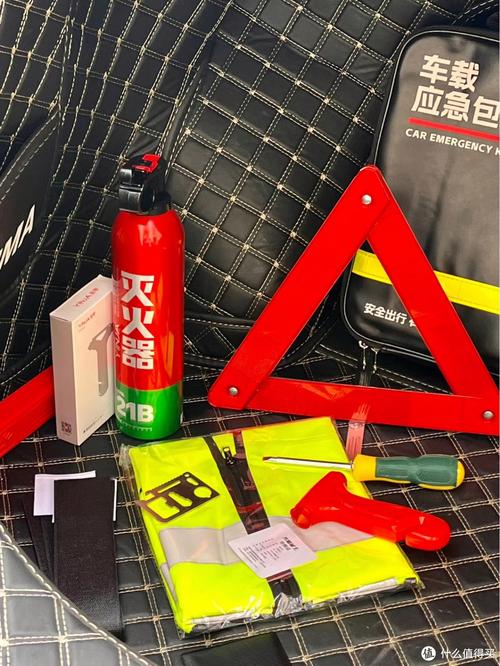 长途自驾必看！汽车应急工具清单 + 5 个保命驾驶技巧